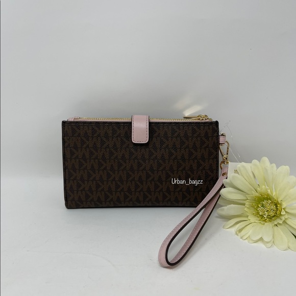 Michael Kors Suri Large Bucket Messenger & Wallet - Picture 12 of 16